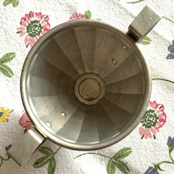 Vintage Aluminum Sugar and Creamer / Aluminum Set. - Picture 12 of 17